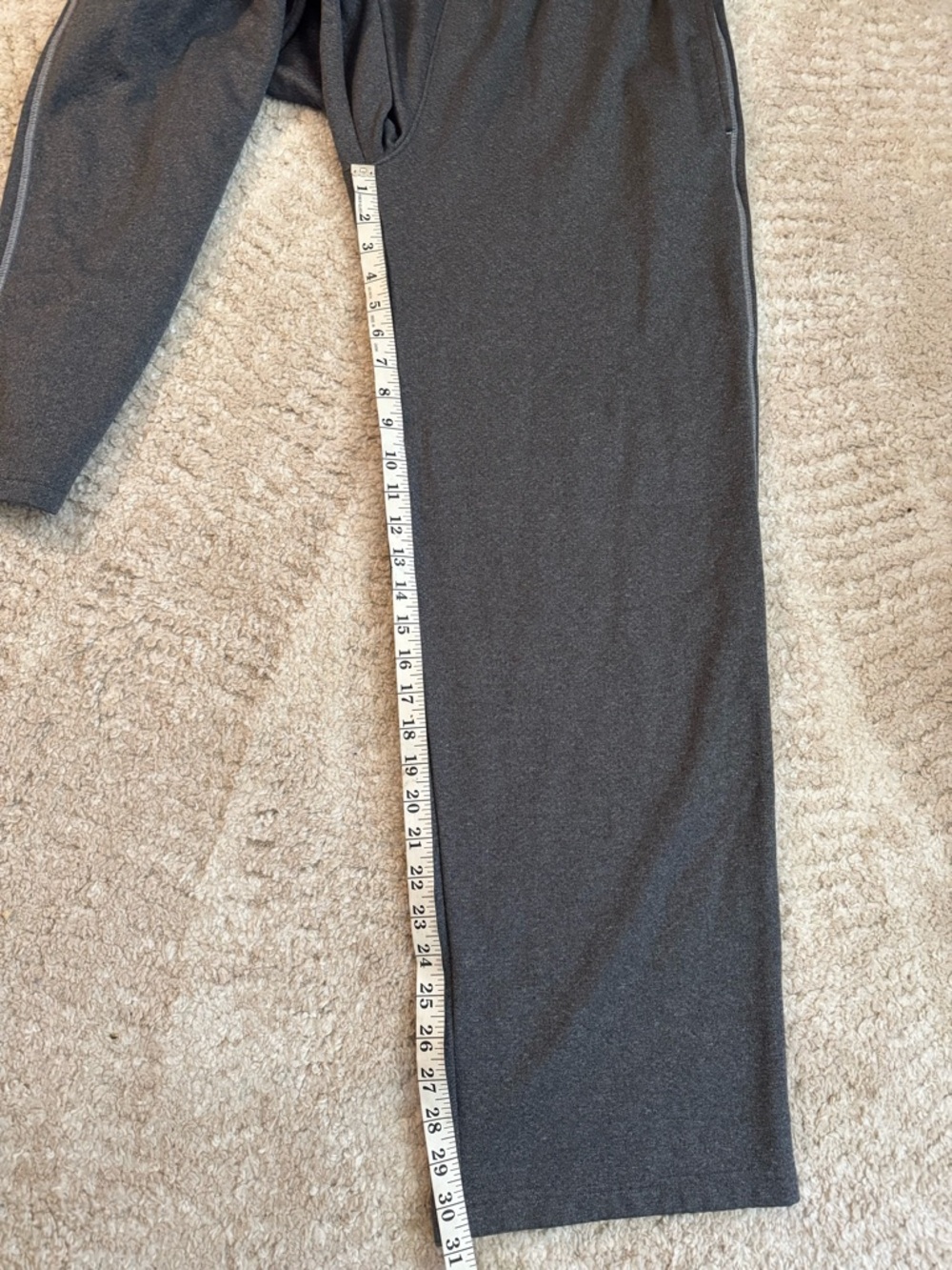 Under Armour Men’s loose active sweatpants size Large - Picture 6 of 6